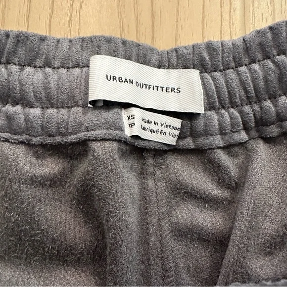 Urban outfitters faux suede shorts - Picture 5 of 7